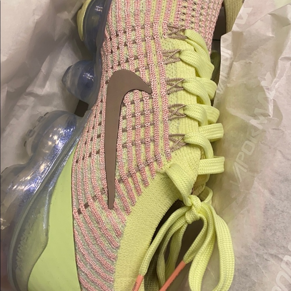 Air Vapormax Flyknit 3 size women’s 7 - Picture 2 of 5